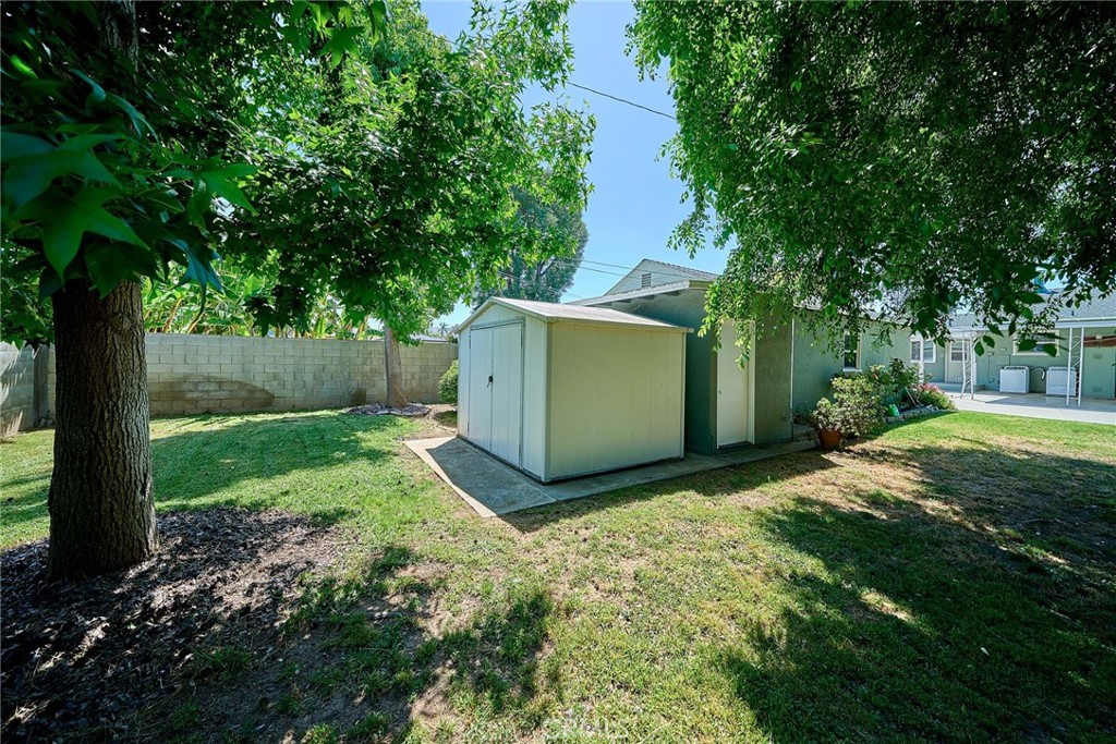 https://media.crmls.org/medias/da524b09-5865-41a2-9ef0-9451d20570dc.jpg?preset=X-Large