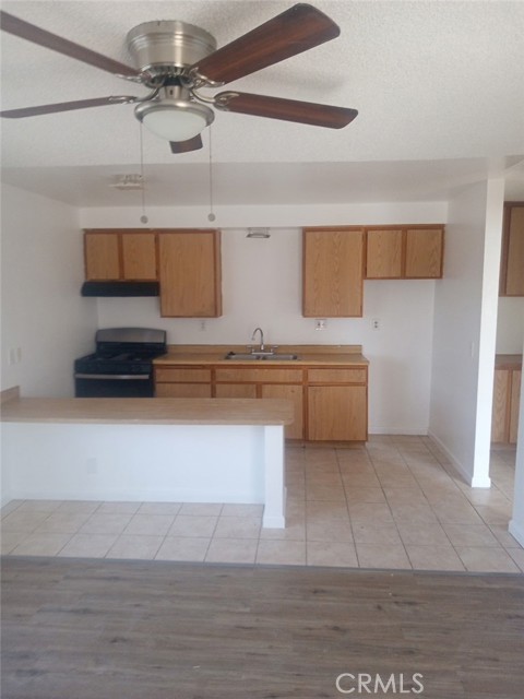 16315 Juniper Street, Hesperia CA: https://media.crmls.org/medias/da524b66-4b79-44c0-b9c1-9b4b9880c96c.jpg
