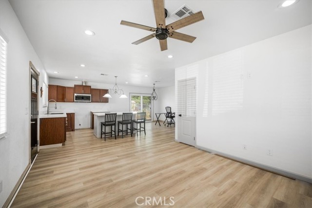 14928 Yucca Avenue, Fontana CA: https://media.crmls.org/medias/da529199-048c-4cf2-b3c4-f57b6cc8a024.jpg
