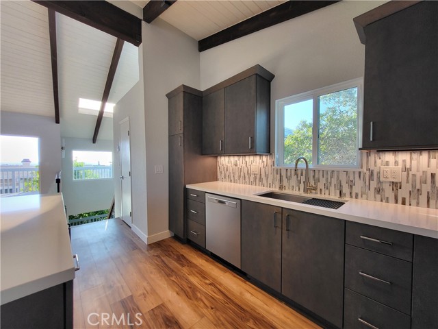 Detail Gallery Image 17 of 37 For 161 Monterey a,  Hermosa Beach,  CA 90254 - 3 Beds | 2/1 Baths