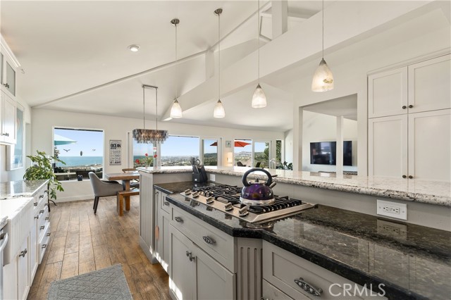 723 Avenida Presidio, San Clemente CA: https://media.crmls.org/medias/da53226e-46eb-4bf6-a81c-c3b2aecf5610.jpg