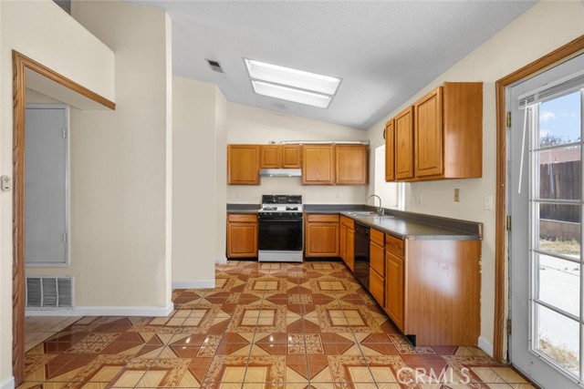 45260 7th E Street, Lancaster CA: https://media.crmls.org/medias/da532980-0cad-4448-81e1-34f0aa59852a.jpg