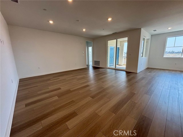 6136 Valentina Way, Eastvale CA: https://media.crmls.org/medias/da53950d-ffca-4a89-8a9a-f8321c55e4bc.jpg
