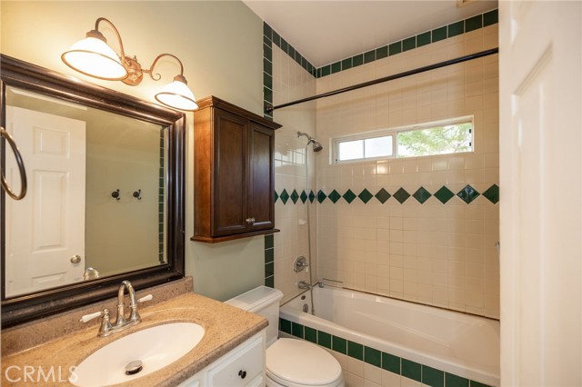 3352 Via Zara, Fallbrook CA: https://media.crmls.org/medias/da544487-3ffd-4dca-8d1f-5c86b66365d7.jpg