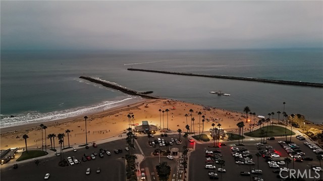 613 Larkspur Avenue, Corona del Mar CA: https://media.crmls.org/medias/da549117-4759-48f7-9d20-21e26d563082.jpg