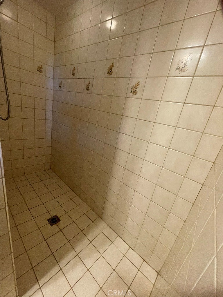 https://media.crmls.org/medias/da55c829-a6ec-4d64-b4df-27111171b97a.jpg?preset=X-Large