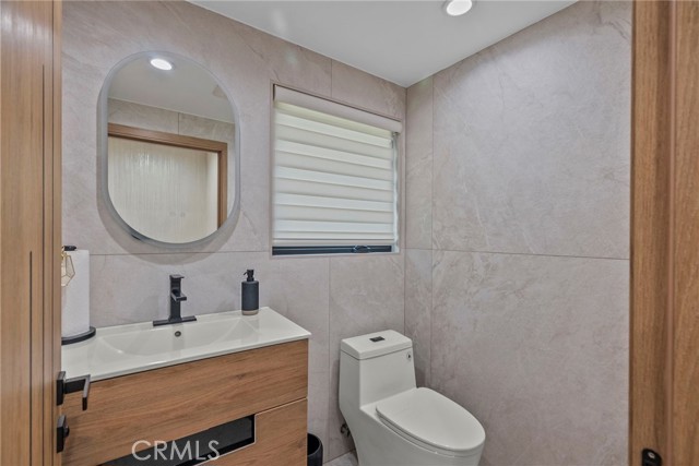 16810 Adlon Road, Encino CA: https://media.crmls.org/medias/da56e1a8-0579-4291-92dd-c97c71e1d21d.jpg