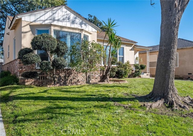 Detail Gallery Image 3 of 29 For 6630 Mclennan, Lake Balboa,  CA 91406 - 3 Beds | 2 Baths