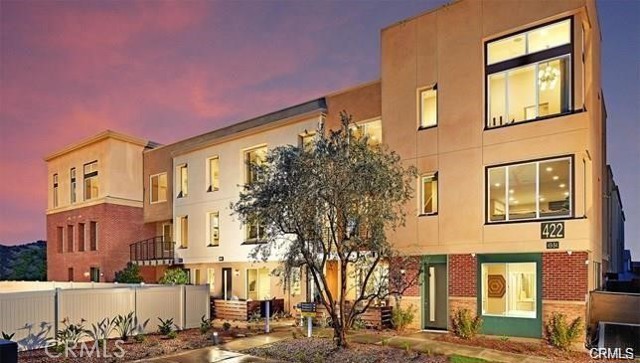 422 W Route 66, Glendora CA: https://media.crmls.org/medias/da590925-f32e-4402-b6e4-497f45c5d3ab.jpg