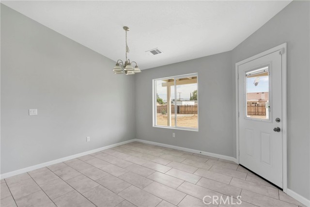 Detail Gallery Image 14 of 32 For 18420 Wisteria St, Hesperia,  CA 92345 - 4 Beds | 2/1 Baths