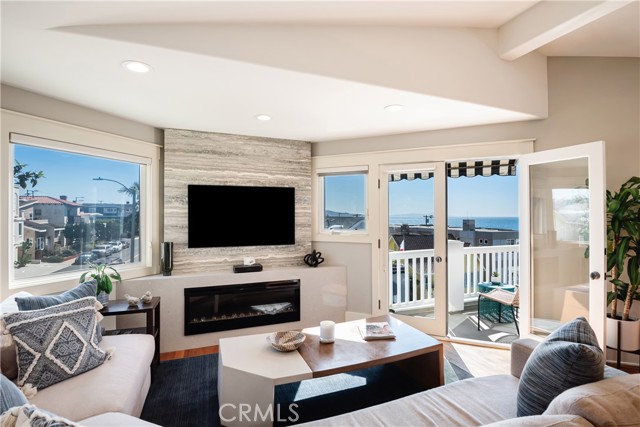 233 5th Street, Manhattan Beach, California 90266, 3 Bedrooms Bedrooms, ,3 BathroomsBathrooms,Residential,Sold,5th,SB22036248