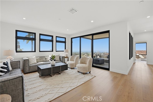 Detail Gallery Image 22 of 72 For 5108 Gordon Ln, San Diego,  CA 92109 - 4 Beds | 5/1 Baths