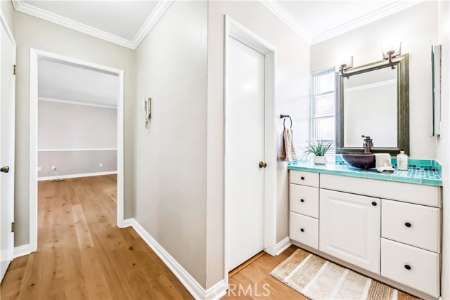 Detail Gallery Image 10 of 32 For 360 Gladys Avenue #6,  Long Beach,  CA 90814 - 2 Beds | 1/1 Baths