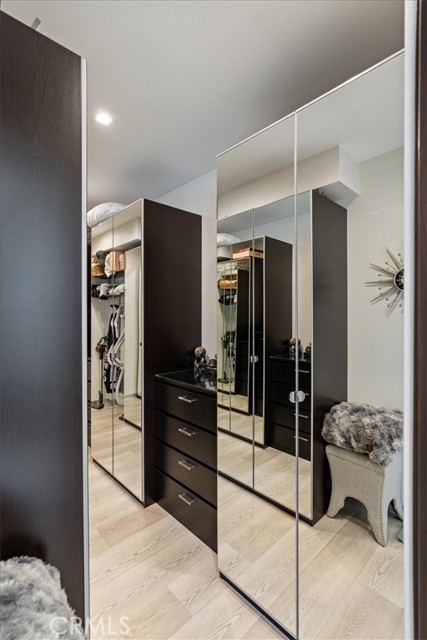 29 W Neapolitan Lane, Long Beach CA: https://media.crmls.org/medias/da5cc053-65e8-4893-9ba6-0f77fce6a045.jpg