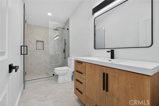 16445 Kingsbury photo 31