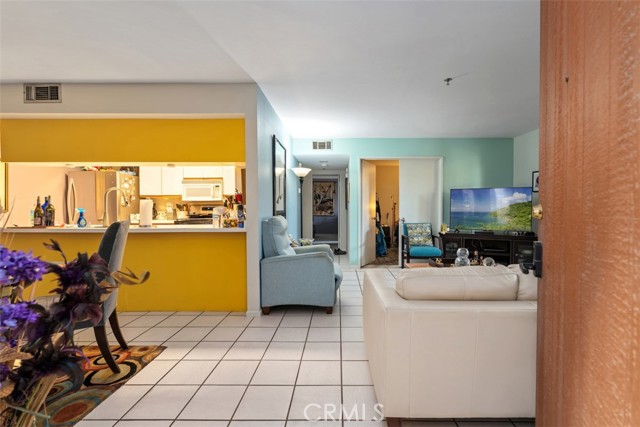 200 E Racquet Club Rd, Palm Springs CA: https://media.crmls.org/medias/da5d5465-78b0-49c1-a670-c1baac152ecd.jpg