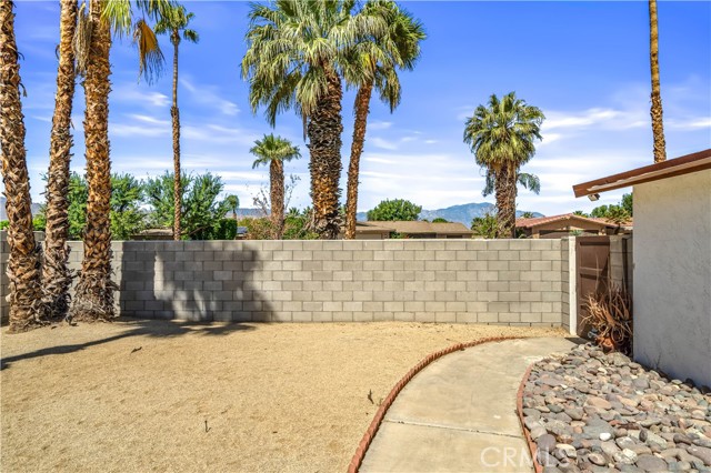 43160 Virginia Avenue, Palm Desert CA: https://media.crmls.org/medias/da5dca87-d593-45c7-bc84-fb2a4881e257.jpg