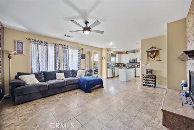 Detail Gallery Image 12 of 52 For 6119 Pilar, Bakersfield,  CA 93306 - 4 Beds | 3 Baths