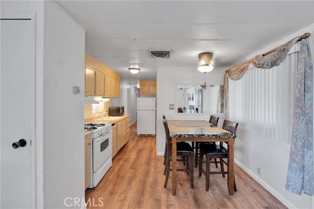 701 Montara Road, Barstow CA: https://media.crmls.org/medias/da5edccf-c0b8-467a-9826-114b20e8d66b.jpg