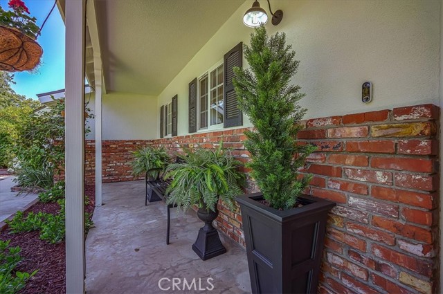 1375 N Euclid Avenue, Upland CA: https://media.crmls.org/medias/da5ee1ca-31ac-4f80-a627-0e54afa2708c.jpg