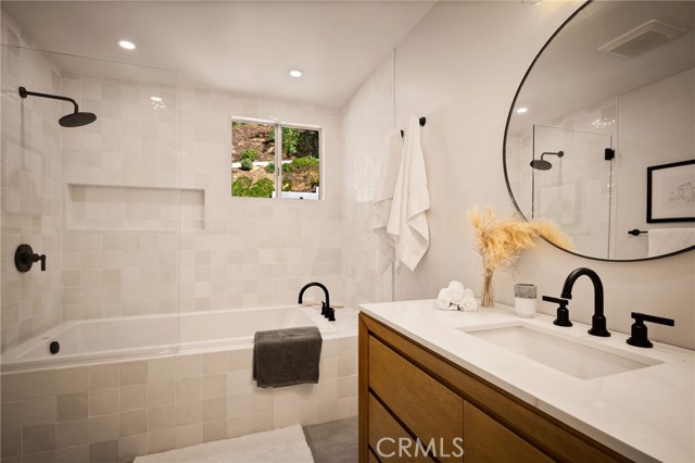 Detail Gallery Image 25 of 51 For 4750 Poe Ave, Woodland Hills,  CA 91364 - 4 Beds | 4 Baths