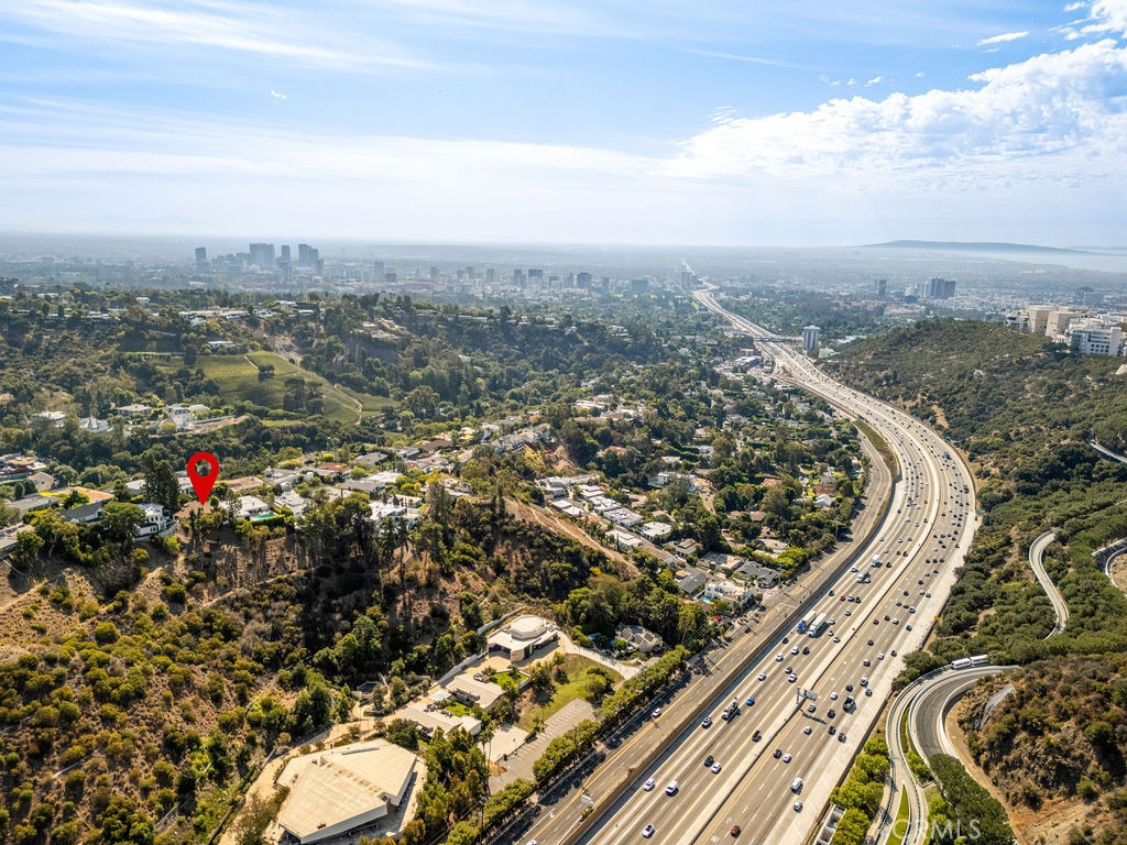 https://media.crmls.org/medias/da5f27f2-0768-4e4b-b88e-975f61f9169d.jpg?preset=X-Large
