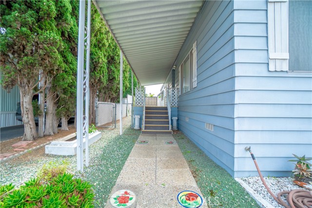 Detail Gallery Image 3 of 24 For 26200 Frampton Ave #33,  Harbor City,  CA 90710 - 2 Beds | 2 Baths