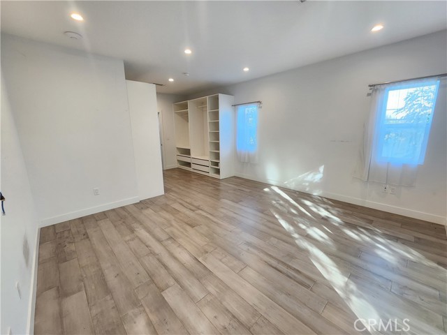 Detail Gallery Image 18 of 29 For 6848 Encino, Encino,  CA 91406 - 3 Beds | 3 Baths