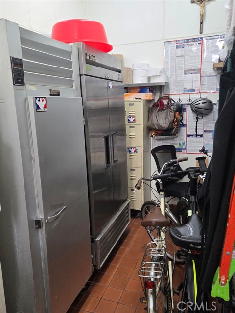 1465 3RD ST, Los Angeles CA: https://media.crmls.org/medias/da607192-b96e-404a-b9e6-a79bb2845304.jpg