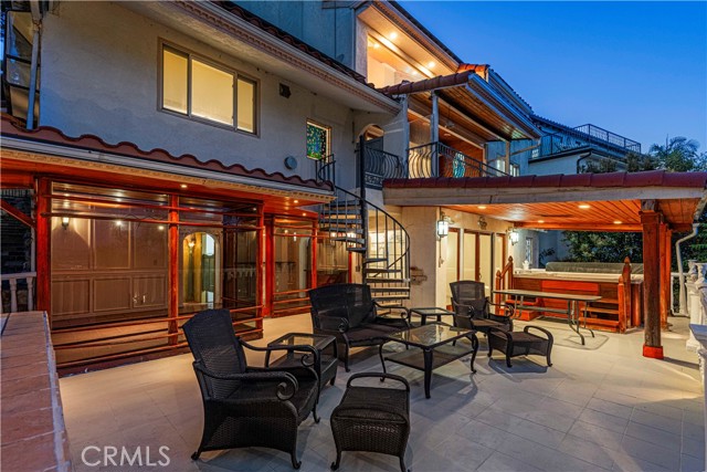 3916 Carnavon Way, Los Angeles CA: https://media.crmls.org/medias/da6075ce-e40a-4ddd-87c0-8b86a3f7478c.jpg