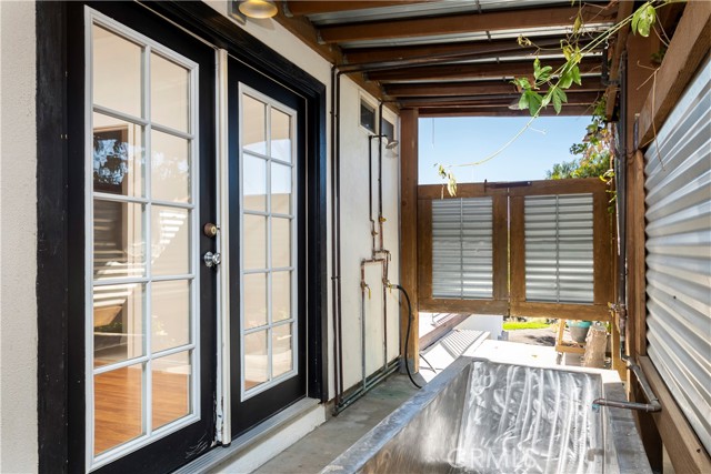 10161 Foothill Boulevard, Sylmar CA: https://media.crmls.org/medias/da60f72e-4754-4050-b4ec-aab75d2fe47c.jpg