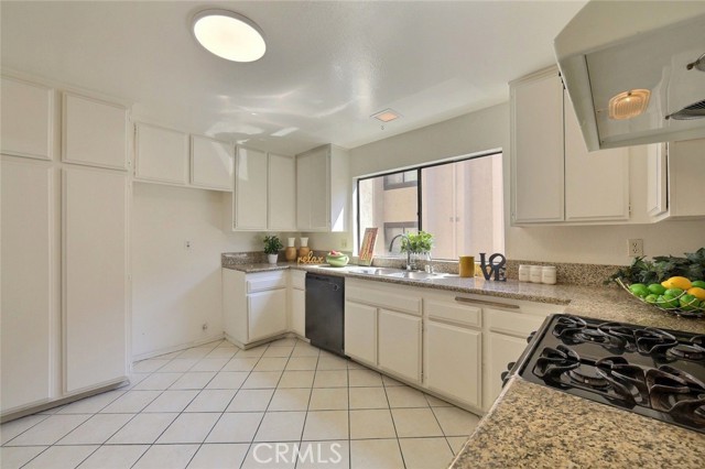 Detail Gallery Image 5 of 14 For 421 E Mission Rd #27,  Alhambra,  CA 91801 - 3 Beds | 2/1 Baths