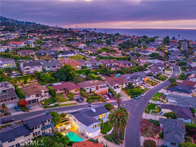 246 Via Los Miradores, Redondo Beach CA: https://media.crmls.org/medias/da61d36e-fd56-47d4-b989-6527dbef434f.jpg