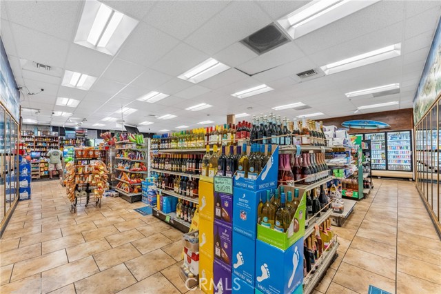 3200 Mission Avenue, Oceanside CA: https://media.crmls.org/medias/da61ffc8-fd24-4888-8483-a94a9af69d0d.jpg