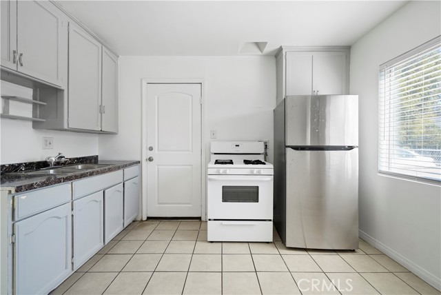 44043 Hoban Avenue, Lancaster CA: https://media.crmls.org/medias/da63925e-cfe3-46ea-a44f-a16cc8a8a5c5.jpg