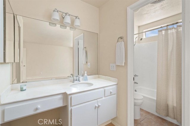 Detail Gallery Image 28 of 34 For 5461 Newcastle Ave #8,  Encino,  CA 91316 - 2 Beds | 2/1 Baths