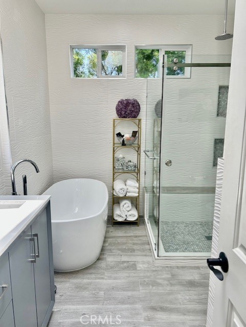 Detail Gallery Image 14 of 39 For 237 Plymouth Ave, Newport Beach,  CA 92660 - 3 Beds | 2 Baths