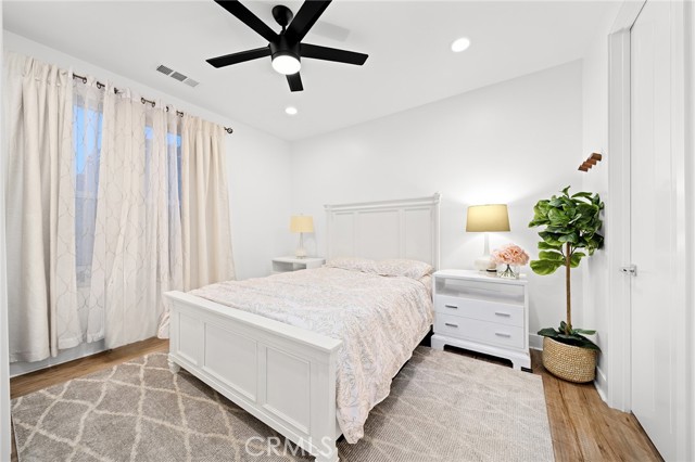 Detail Gallery Image 15 of 31 For 657 Wedge, Costa Mesa,  CA 92627 - 3 Beds | 2/2 Baths