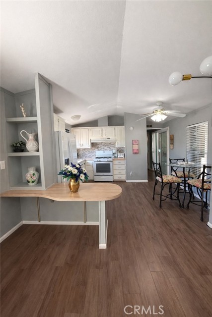 Detail Gallery Image 3 of 17 For 17625 Langlois #105,  Desert Hot Springs,  CA 92241 - 2 Beds | 2 Baths