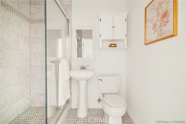 Detail Gallery Image 17 of 23 For 1918 11th St #D,  Santa Monica,  CA 90404 - 2 Beds | 2 Baths