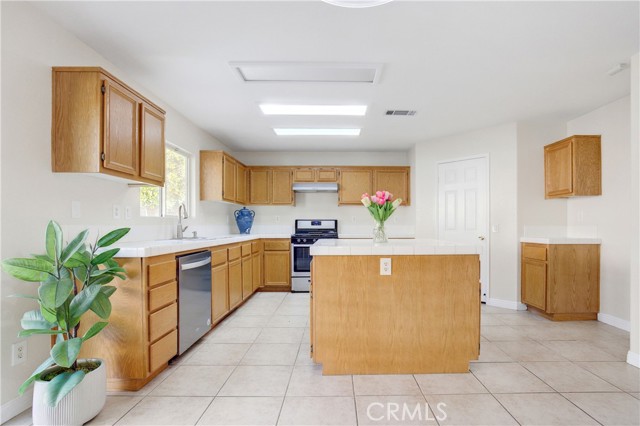 Detail Gallery Image 5 of 22 For 13822 Hollywood Ave, Corona,  CA 92880 - 4 Beds | 2 Baths