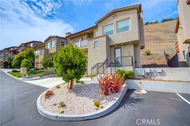 Detail Gallery Image 2 of 22 For 1041 Canyon Ln, Pismo Beach,  CA 93449 - 3 Beds | 2 Baths