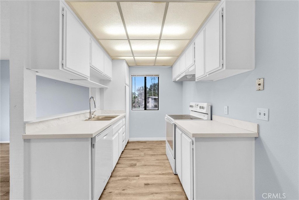 https://media.crmls.org/medias/da66090f-fc9f-49b8-b5cf-906f5e2549ea.jpg?preset=X-Large