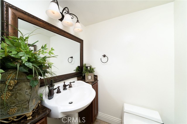 Detail Gallery Image 16 of 44 For 2810 S Diamond St, Santa Ana,  CA 92704 - 3 Beds | 2/1 Baths