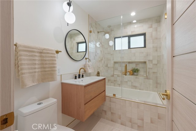 Detail Gallery Image 22 of 41 For 23240 Leonora Dr, Woodland Hills,  CA 91367 - 5 Beds | 5 Baths