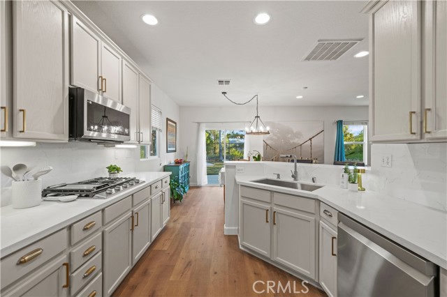 28238 Alton Way, Castaic CA: https://media.crmls.org/medias/da680dc8-e710-4613-a8f7-a15bef20912f.jpg