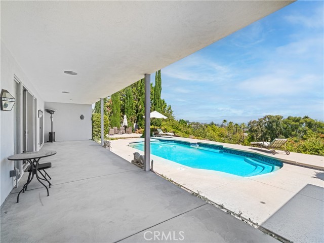 20193 Adele Drive, Woodland Hills CA: https://media.crmls.org/medias/da68e1e5-3f96-439c-a594-b22a67716d48.jpg