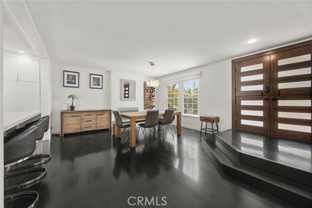9461 Pier Drive, Huntington Beach CA: https://media.crmls.org/medias/da68f289-2ad7-447b-8f43-1e8a526090cf.jpg