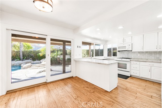 Detail Gallery Image 9 of 67 For 16293 Wayfarer Ln, Huntington Beach,  CA 92649 - 5 Beds | 3/1 Baths