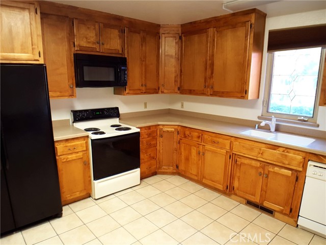 330 W 4th Street, Chico CA: https://media.crmls.org/medias/da69a2f9-ae87-426b-8835-02fd360c0c7a.jpg